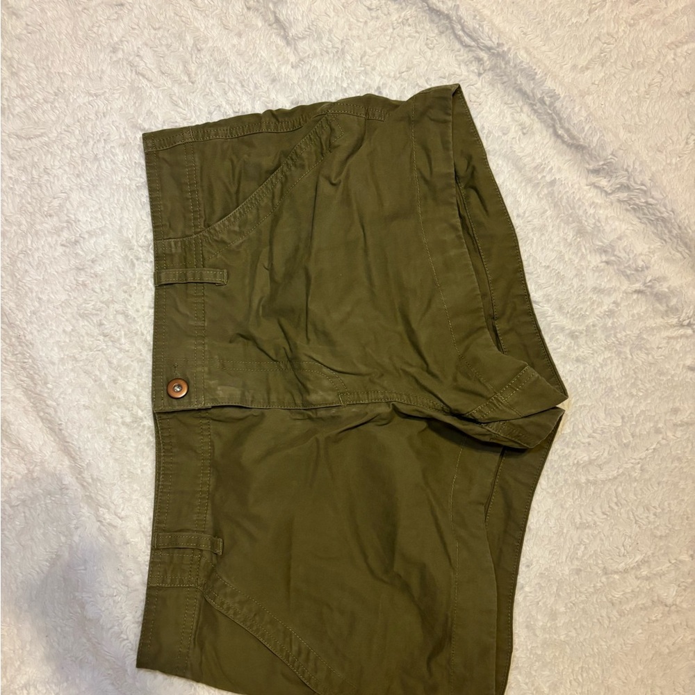 Forever 21 Cargo Shorts in Olive